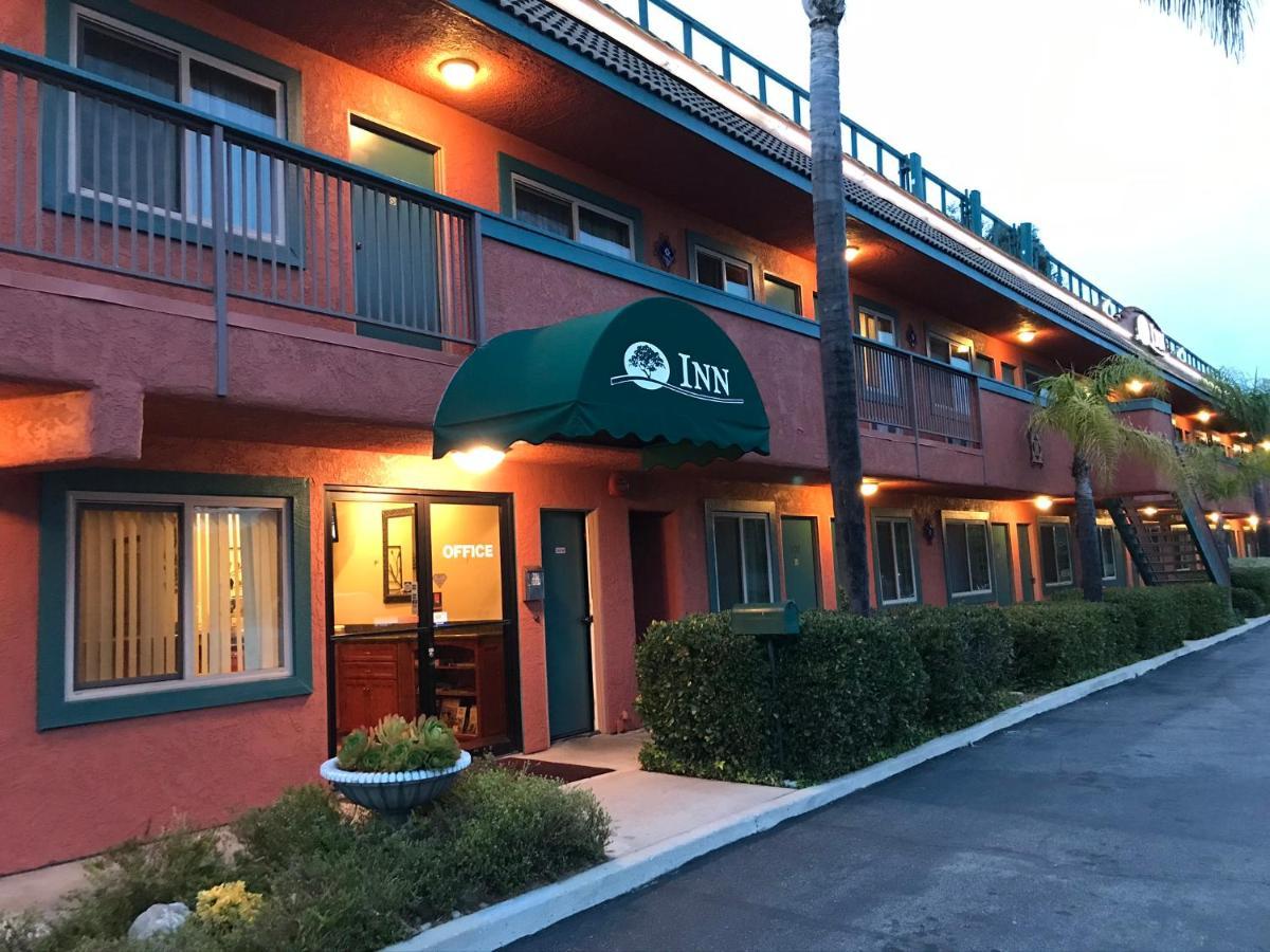 Oakridge Inn Oak View Екстериор снимка