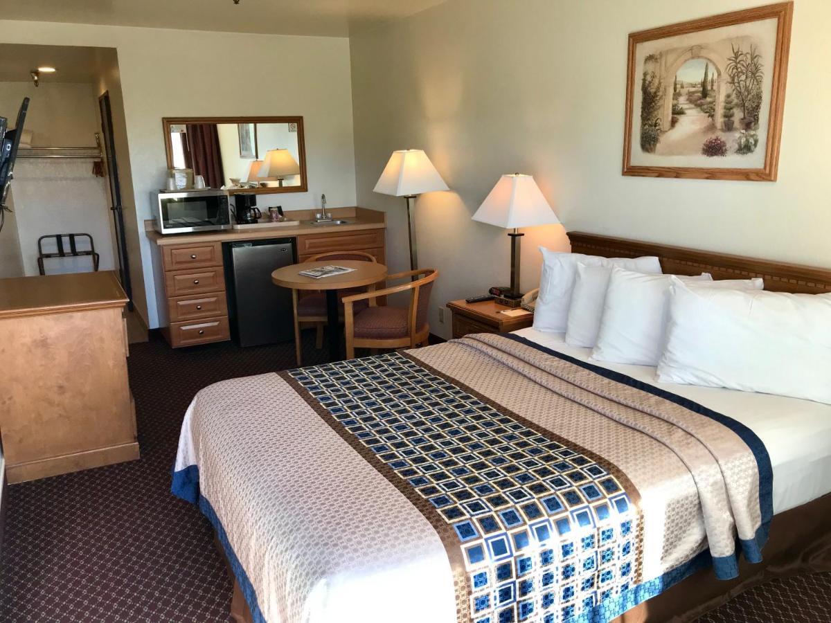 Oakridge Inn Oak View Екстериор снимка