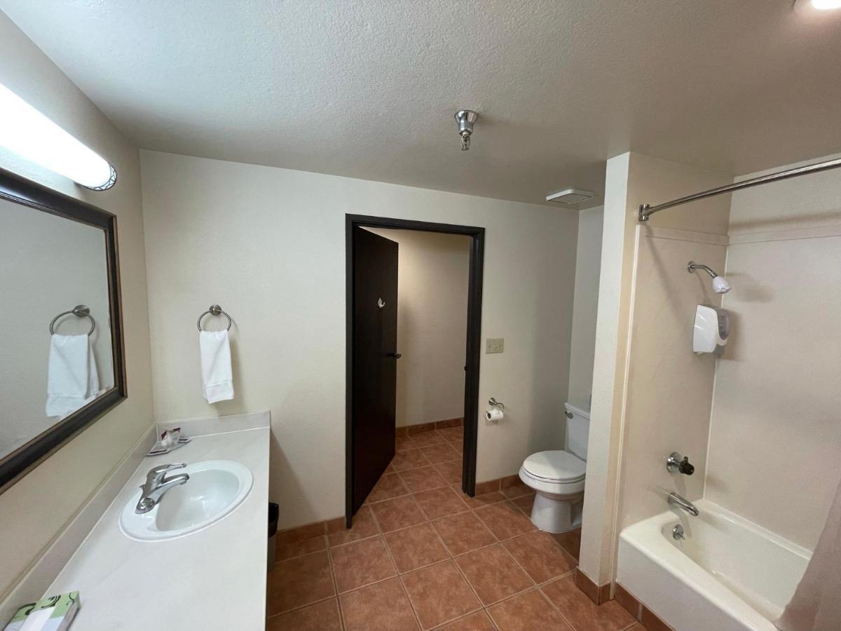Oakridge Inn Oak View Екстериор снимка
