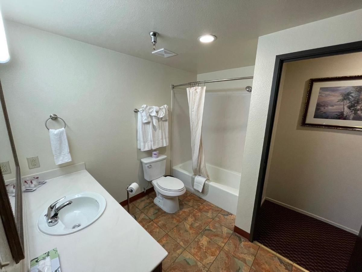 Oakridge Inn Oak View Екстериор снимка