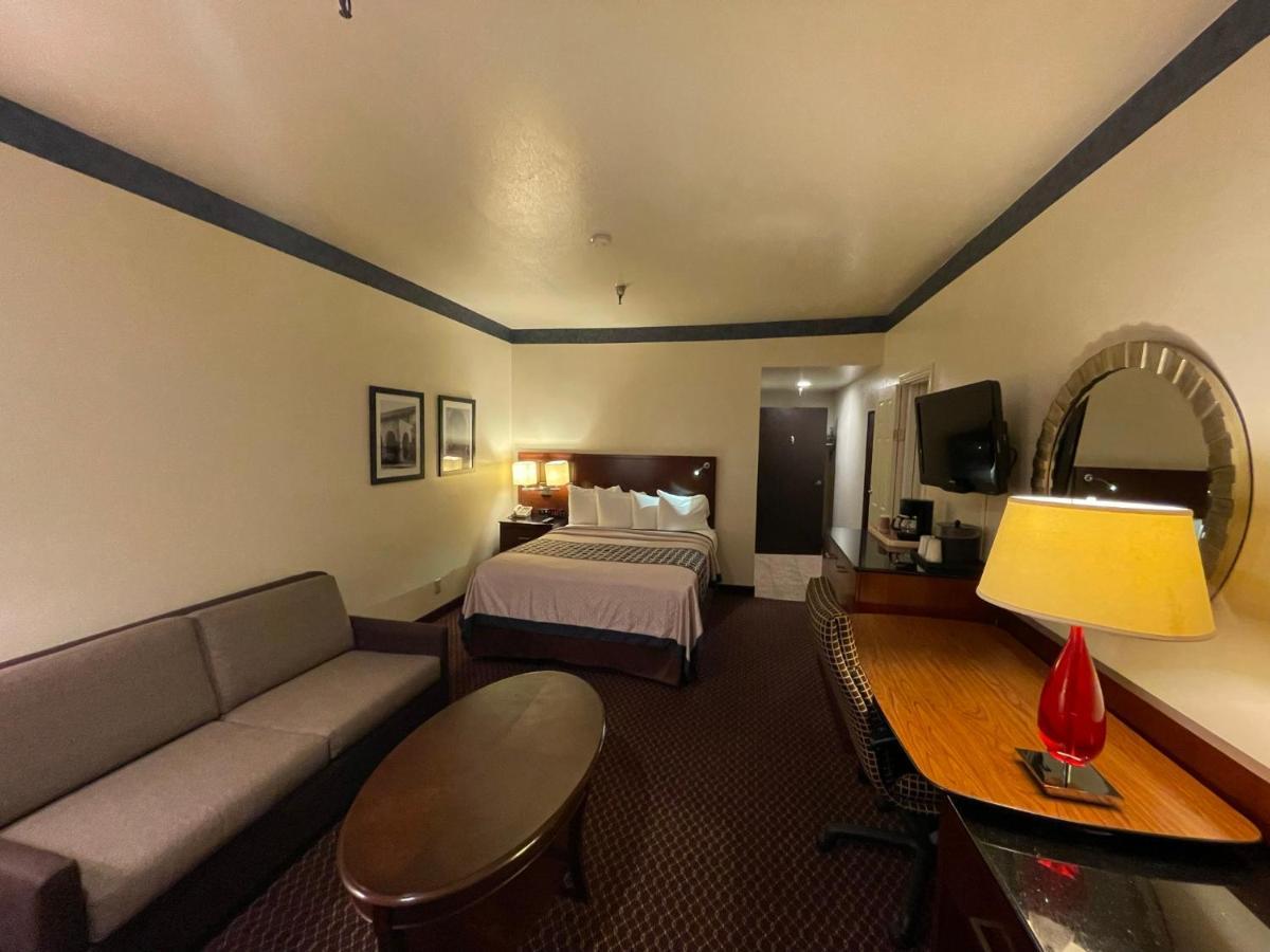 Oakridge Inn Oak View Екстериор снимка