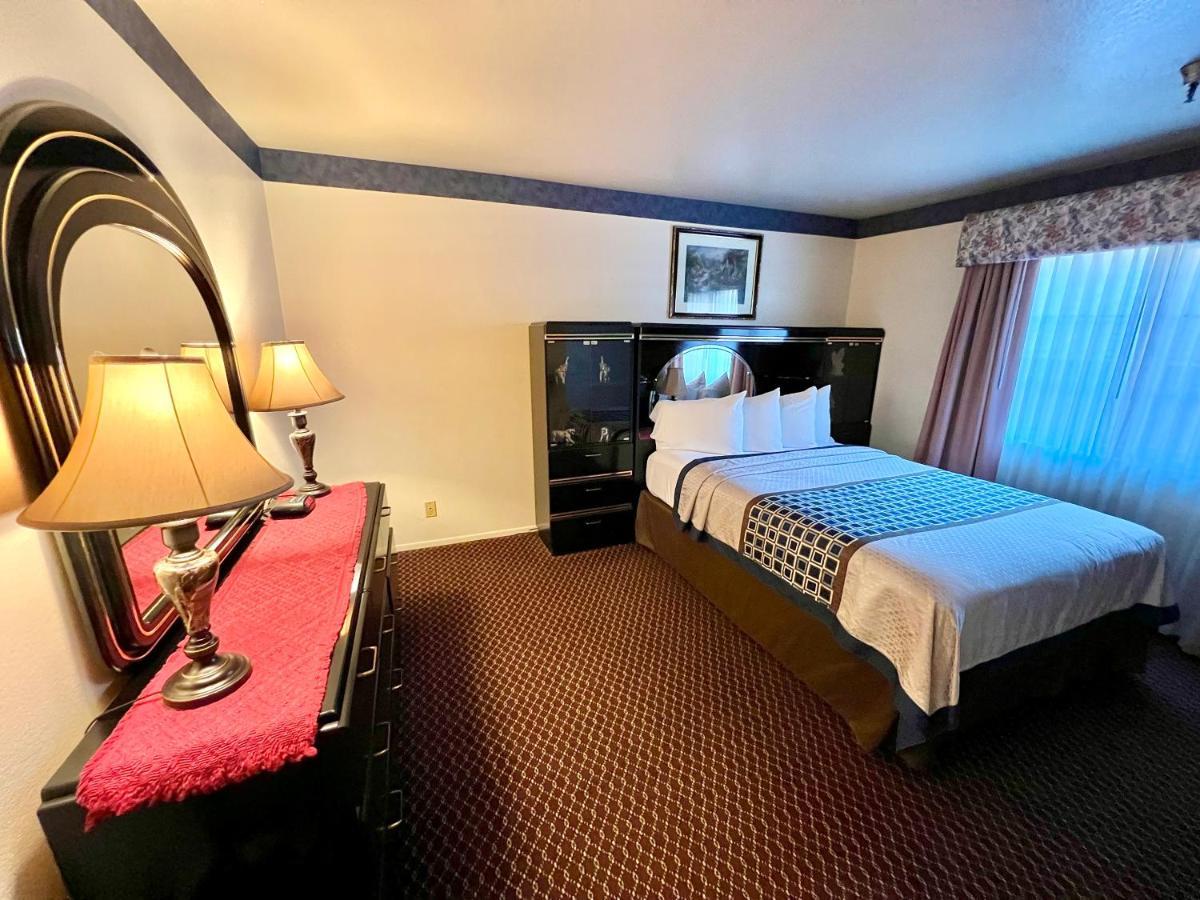 Oakridge Inn Oak View Екстериор снимка