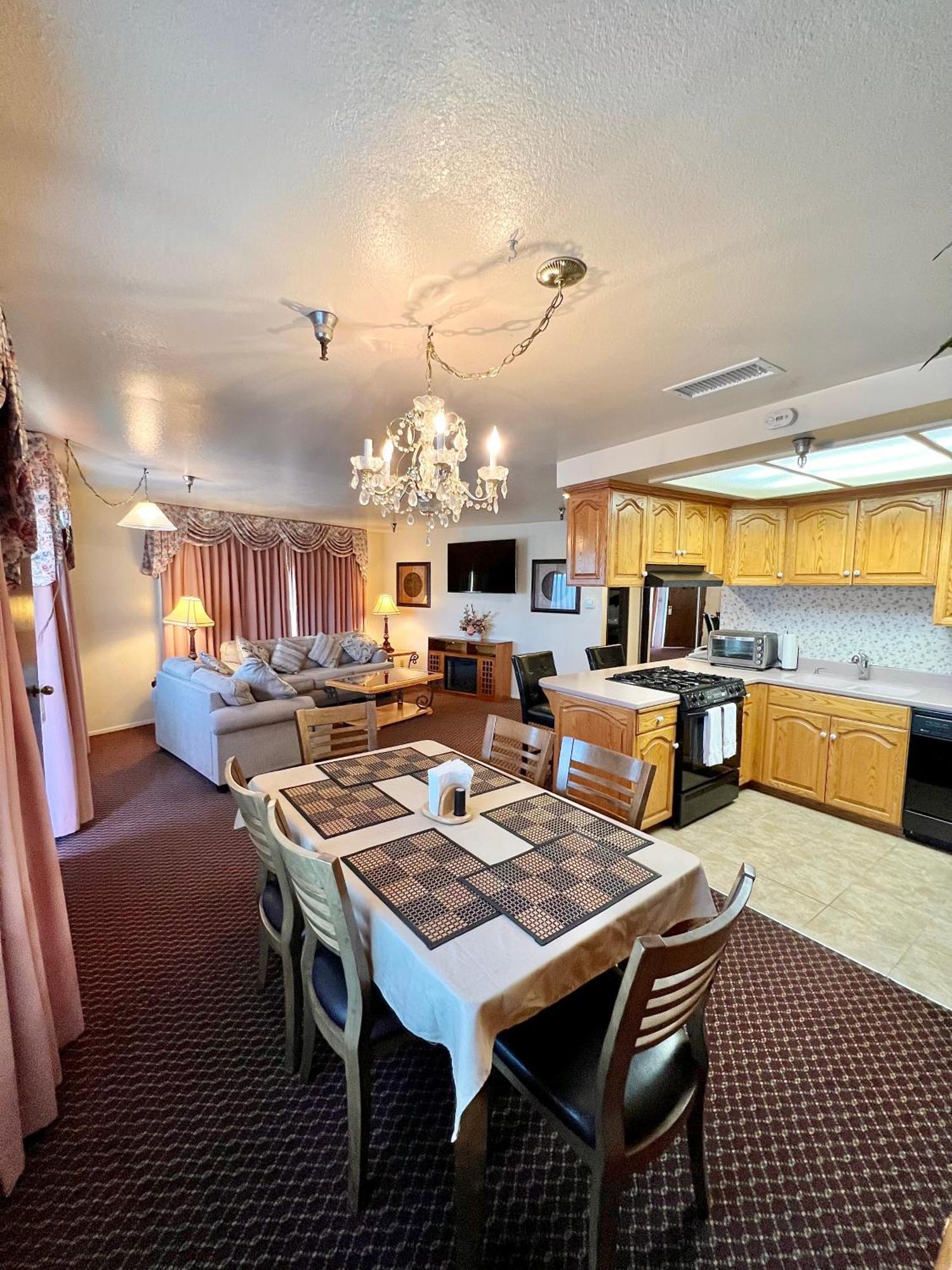 Oakridge Inn Oak View Екстериор снимка
