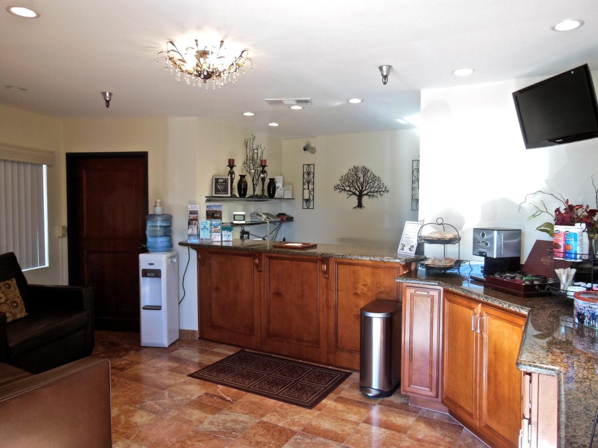 Oakridge Inn Oak View Екстериор снимка