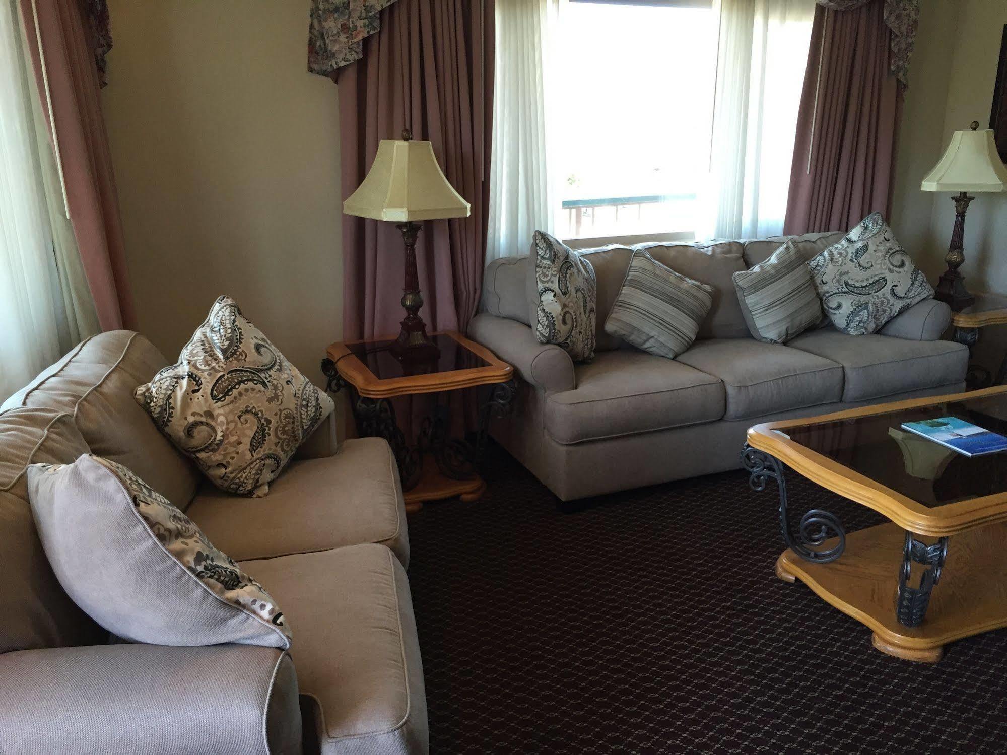 Oakridge Inn Oak View Екстериор снимка
