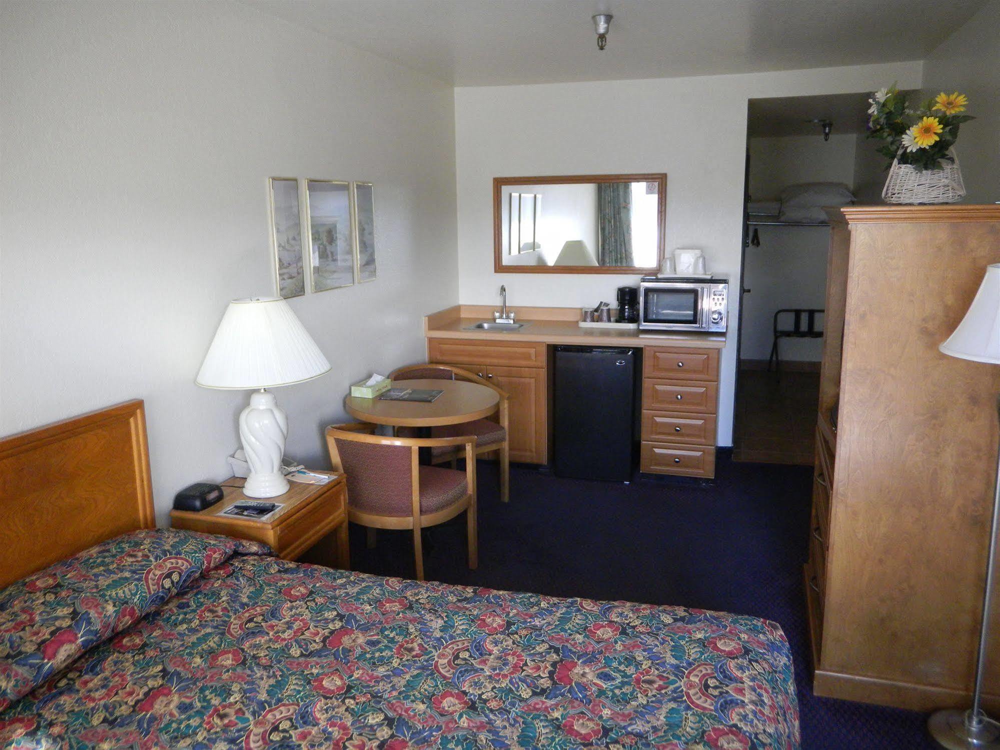 Oakridge Inn Oak View Екстериор снимка