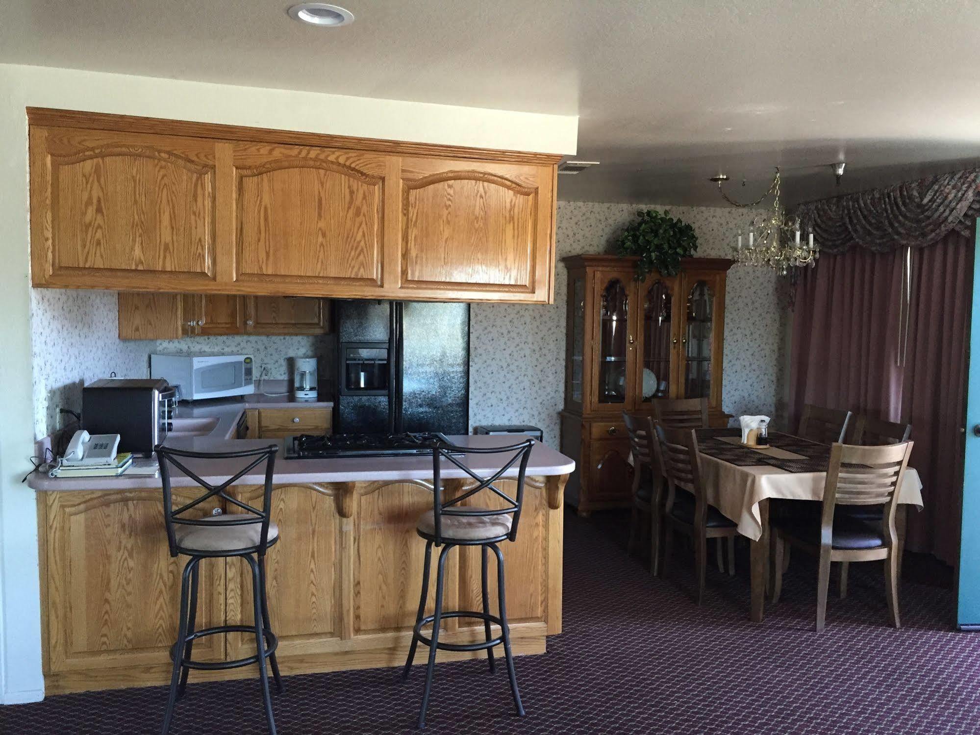 Oakridge Inn Oak View Екстериор снимка