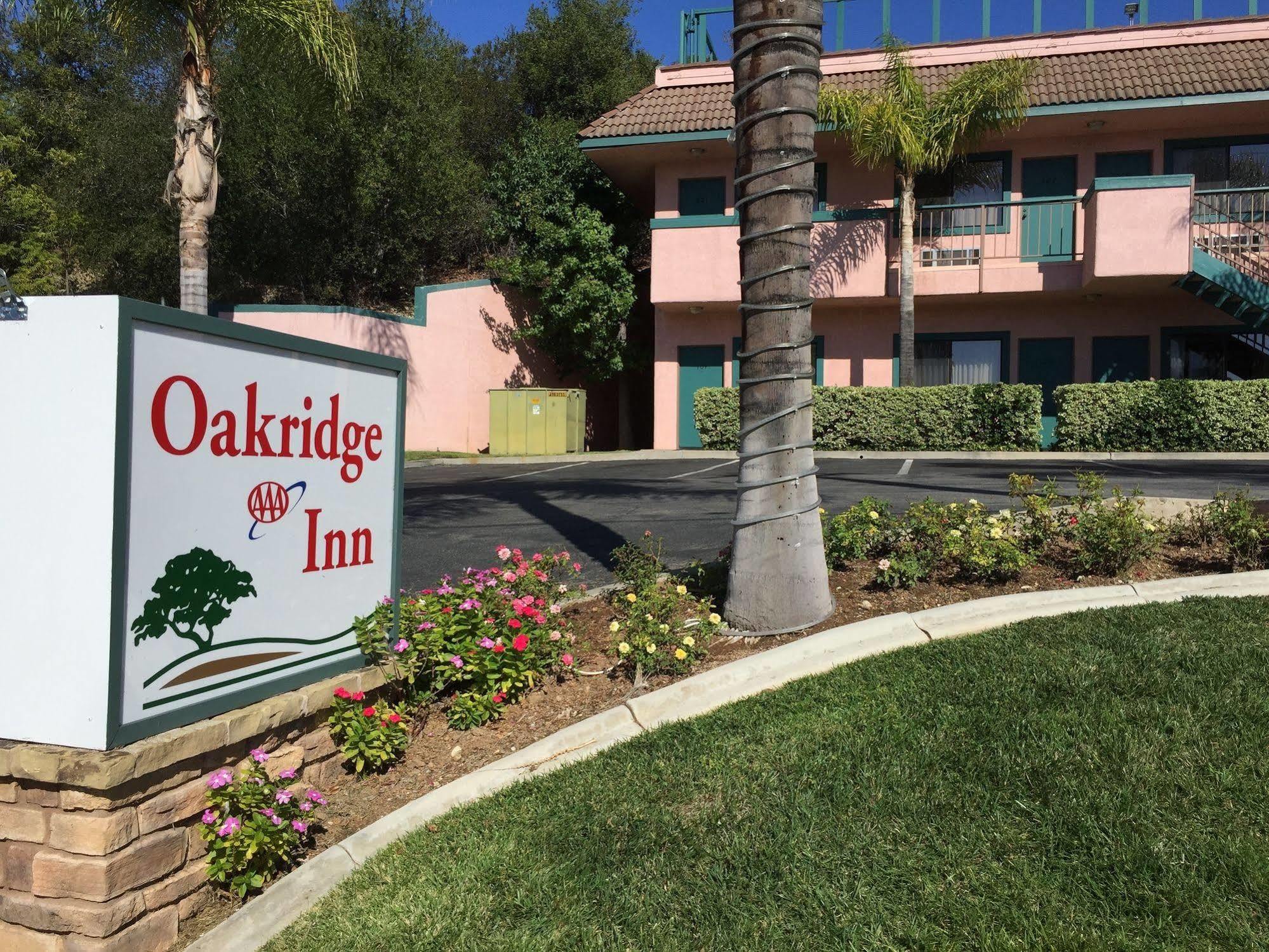 Oakridge Inn Oak View Екстериор снимка