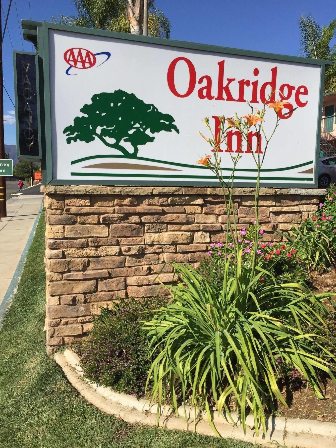 Oakridge Inn Oak View Екстериор снимка